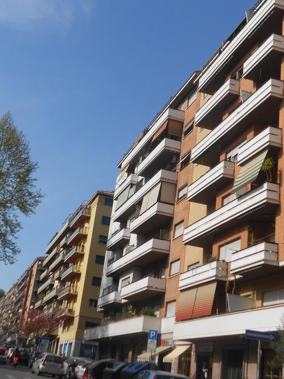 A Casa Chiecchi B&B Rome Bagian luar foto