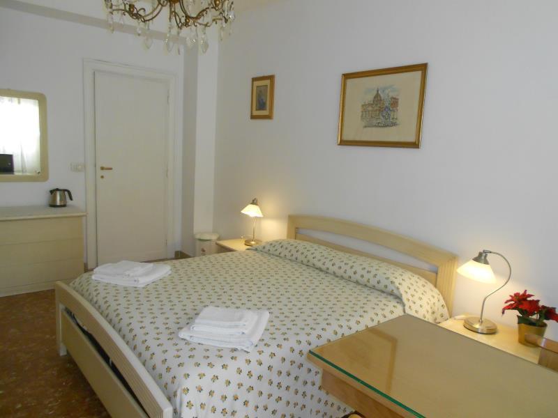 A Casa Chiecchi B&B Rome Bagian luar foto