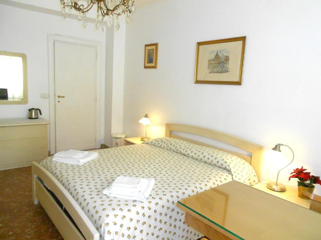 A Casa Chiecchi B&B Rome Bagian luar foto